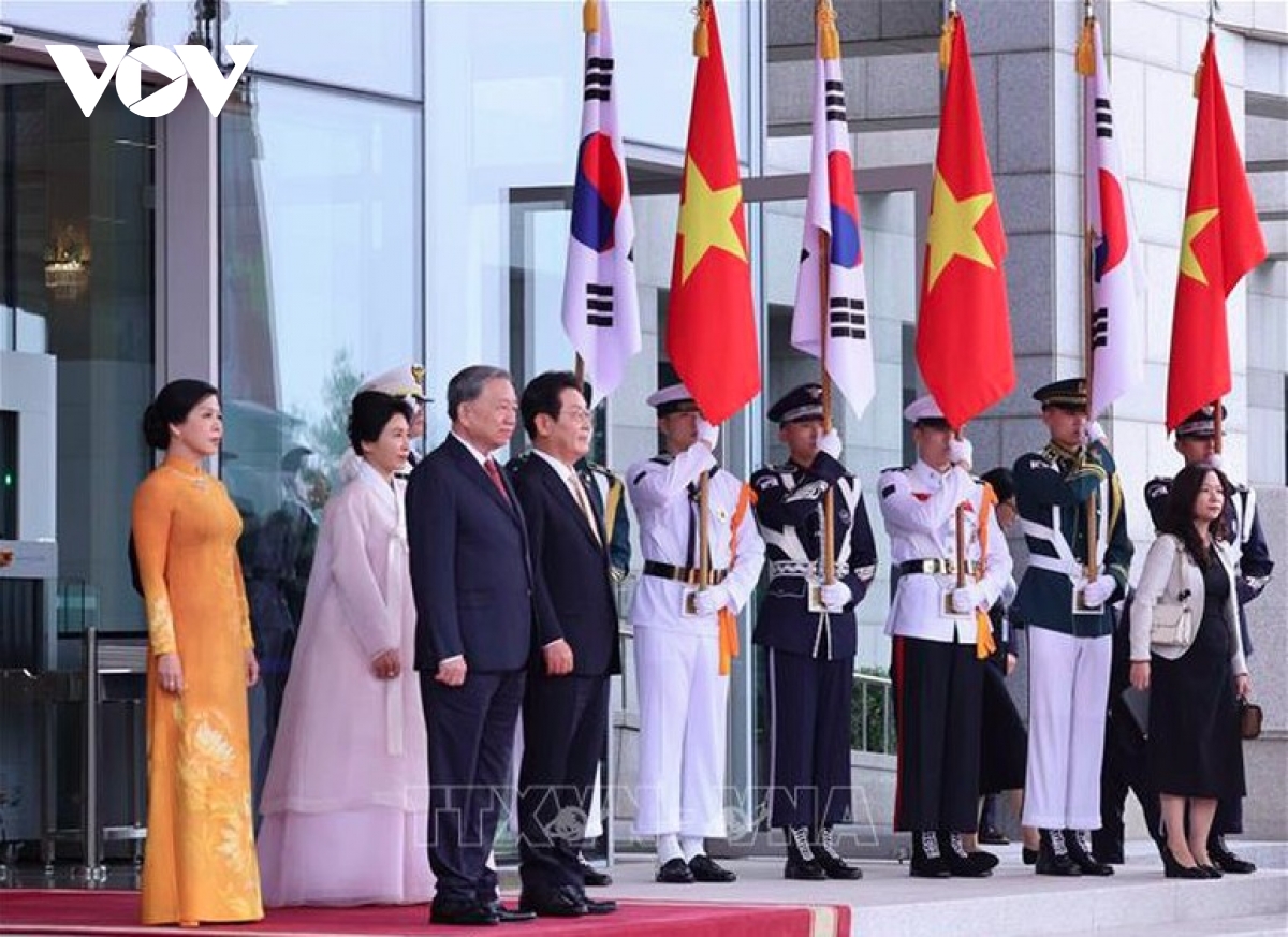 State welcome in RoK marks Vietnamese Party chief’s official visit